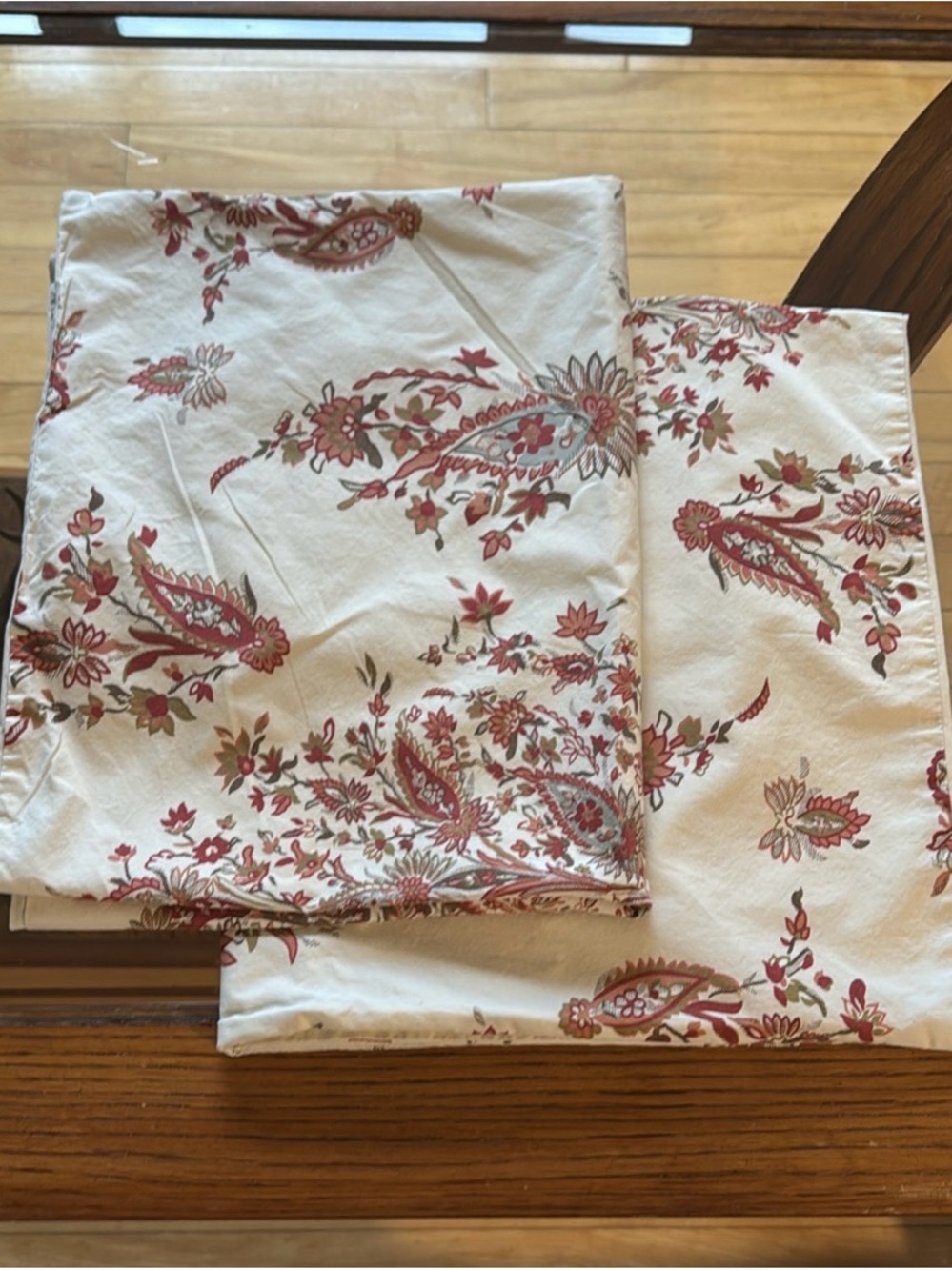 Pottery Barn Cream Pillowcase with Red Floral Print x 2 Standard Sz